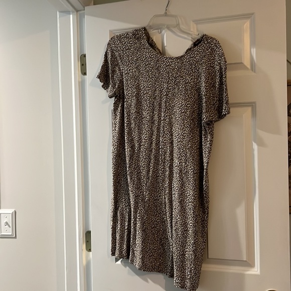 Jenni Kayne Leopard T-Shirt Dress - Picture 5 of 7
